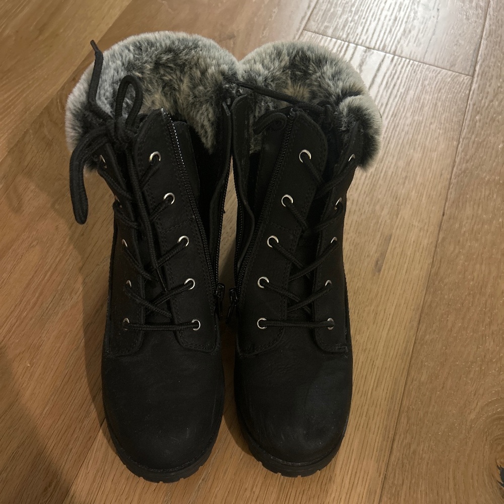 Kids Black boots size 3